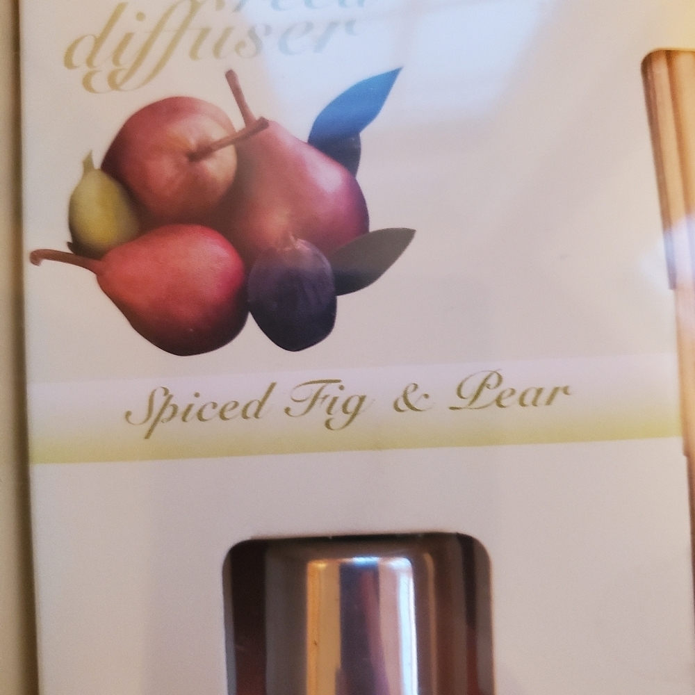 Spiced Fig and Pear Reed Diffuser NWB - Picture 2 of 3